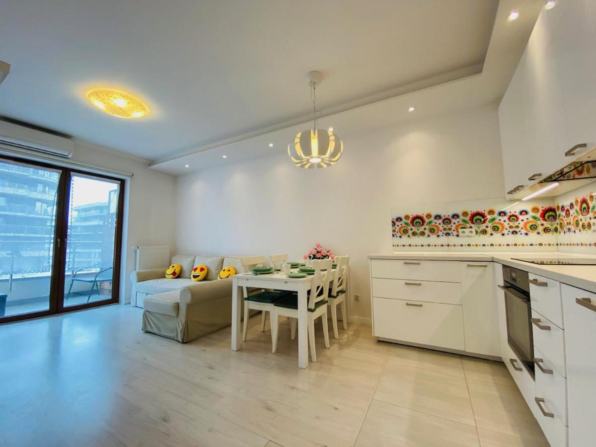 3 Rooms Aircon Apartment With Free Parking, Balcony Walking Distance Old Town Krakow Ngoại thất bức ảnh